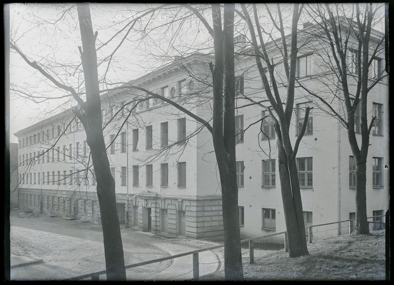 Klaasnegatiiv. TRÜ keemiahoone (Kingissepa 2; Jakobi 2), vaade Toomemäelt.  u 1953