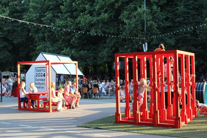 Digifoto. Linnaruumi muutumine. Tartu, 2021.