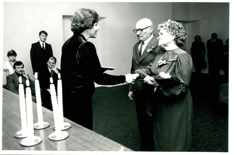 Digitaalne kujutis. Tartu perekonnaseisuamet, kuldpulm. 1984-1986