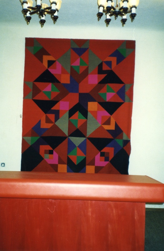 Digitaalne kujutis. Tartu perekonnaseisuamet, abielude registreerimise saali seinavaip. 1990-1995