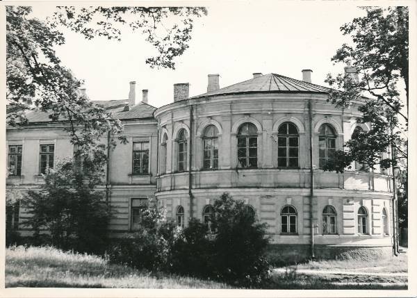 Uus anatoomikum Lutsu tn Tartus 1975a.
