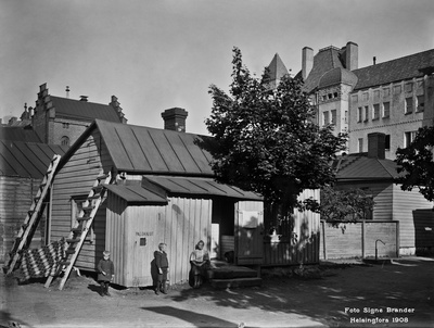 Albertinkatu 24, piha.  duplicate photo