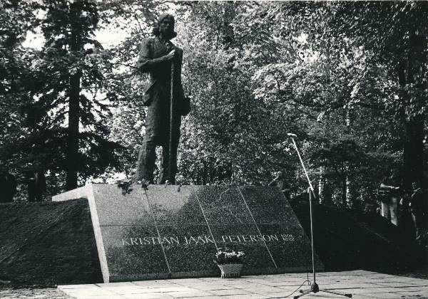 Tartu linnavaade. K.J.Petersoni monument Toomemäel. 1983.a.