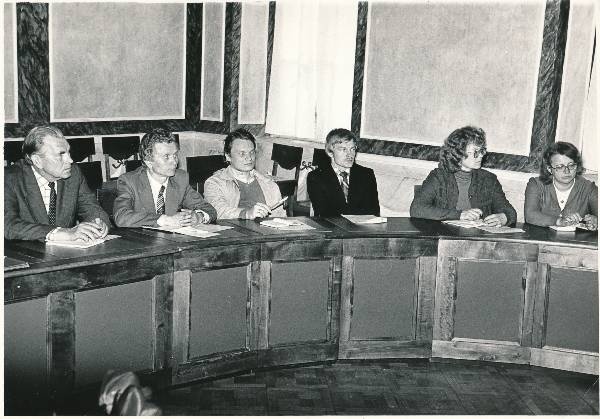 Grupifoto. Kultuurimälestiste Kaitse metoodikute seminar. Tartu Raekoda, 05.1983.a.