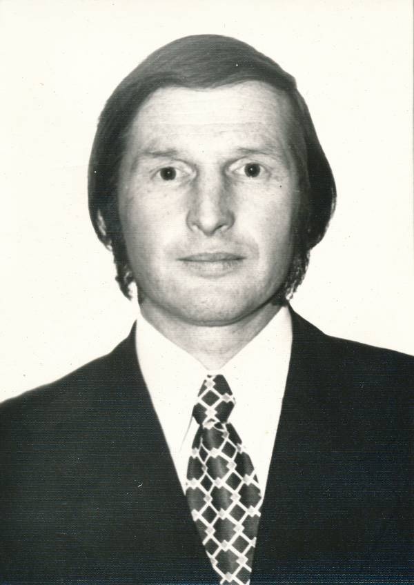 Portreefoto. Vladimir Aleksandrov, Tartu Autode Remondi Katsetehase tööeesrindlane. 1982.a.