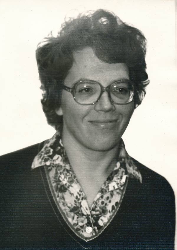 Portreefoto. Eve Kitse, Tartu Autode Remondi Katsetehase tööeesrindlane. 1982.a.