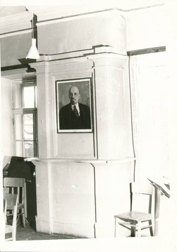 Karlova mõis Tartus. Seinakaunistus peahoone II korrusel 1977a.