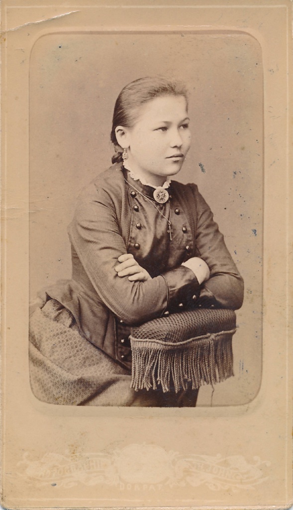 Portreefoto. Noor naine. 19.sajandi lõpus.
