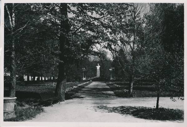 F.R. Kreutzwaldi mälestussammas Tartus.