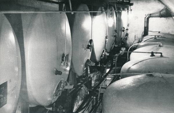 Tartu Eksperimentaalõlletehase õllekäärimismahutid 1980a.