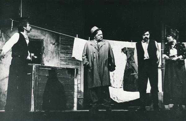 RAT "Vanemuine", "Tagahoovis" 1980a Kiievis, stseen lavastusest.