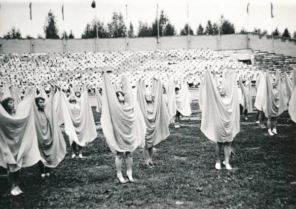 Tartu 950. juubel. Võimlemispidu Tähtvere lauluväljakul 1980a.