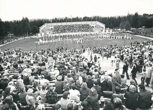 Tartu 950. juubel. Võimlemispidu Tähtvere lauluväljakul 1980a.