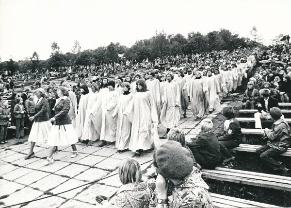 Tartu 950. juubel. Võimlemispidu Tähtvere lauluväljakul 1980a.