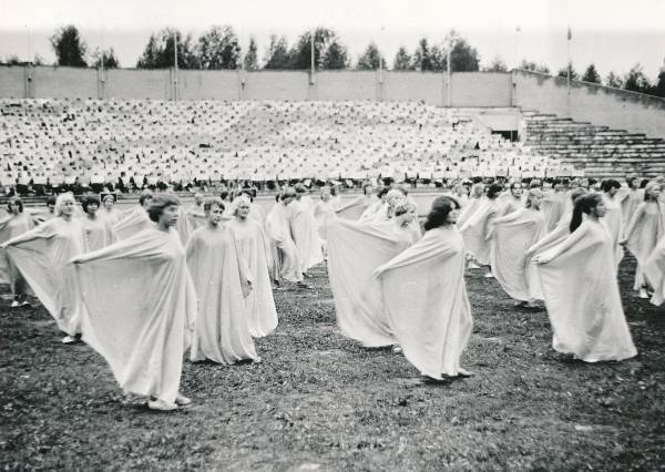 Tartu 950. juubel. Võimlemispidu Tähtvere lauluväljakul 1980a.