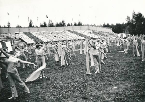 Tartu 950. juubel. Võimlemispidu Tähtvere lauluväljakul 1980a.