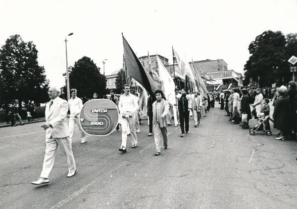 Tartu 950. juubel. Võimlemispidu Tähtvere lauluväljakul 1980a.