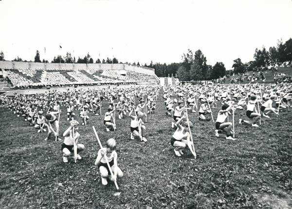 Tartu 950. juubel. Võimlemispidu Tähtvere lauluväljakul 1980a.