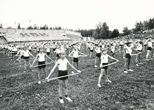Tartu 950. juubel. Võimlemispidu Tähtvere lauluväljakul 1980a.