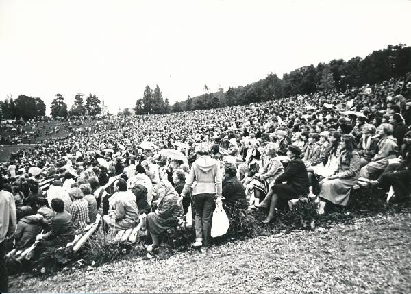 Tartu 950. juubel. Võimlemispidu Tähtvere lauluväljakul 1980a.