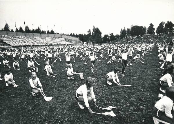 Tartu 950. juubel. Võimlemispidu Tähtvere lauluväljakul 1980a.