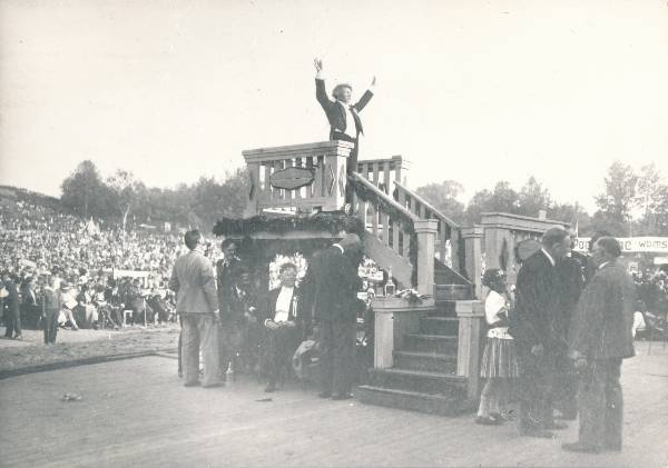 Grupifoto. Juhan Simm X üldlaulupeol. Tallinn, 1933.a.
