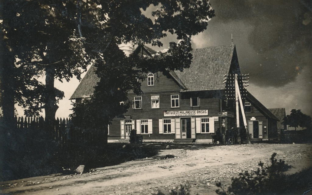 Foto. Tartu Eesti Majanduse Ühisuse Räpina osakonna hoone.Kärsini foto.