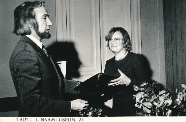 Fotopositiiv. Tartu Linnamuuseumi 25. aastapäevale pühendatud konverents 1980a. Direktor Pullerits.