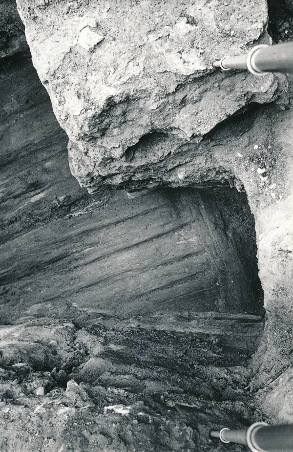 Arheoloogilised kaevamised Tartus 1981/82a. Botaanikaaia kaevand, puitsillutis.