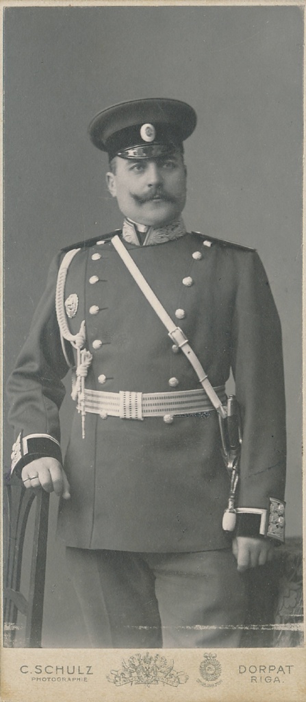 Portreefoto. Sõjaväelane. Tartu, 20 saj algus.