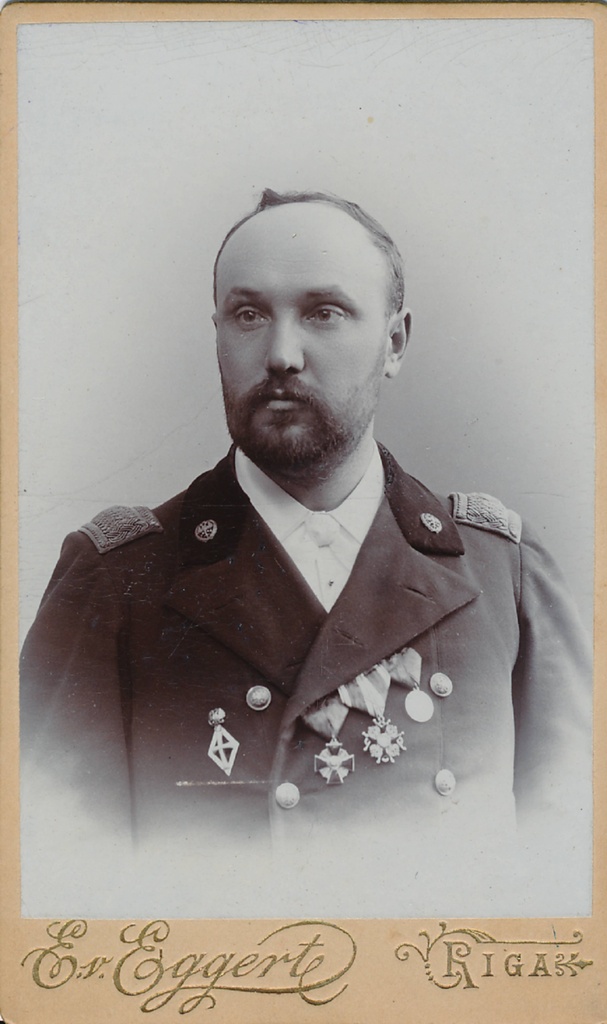 Portreefoto. Sõjaväelane. Riia, 20 saj algus.