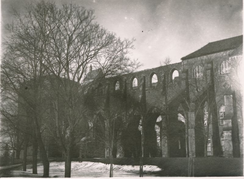 Foto. Tartu. Toomkiriku varemed. 1891.