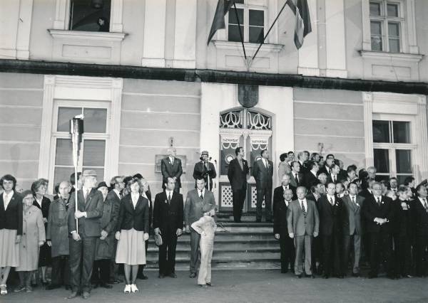 TÜ juubelipidustused 1982a. Miiting Tartus Nõukogude väljakul.