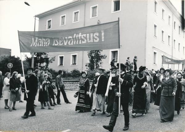 TÜ juubelipidustused 1982a. "Vivat Academia" rongkäik.