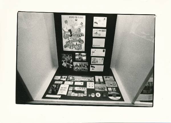Tartu Linnamuuseumi ekspositsioon 1988a. Rahvusvärvide näitus.