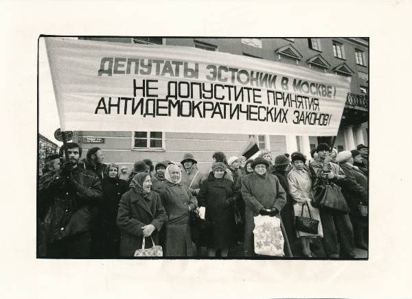 Miiting miitingute kaitseks Tartus Raekoja platsil 1988a.