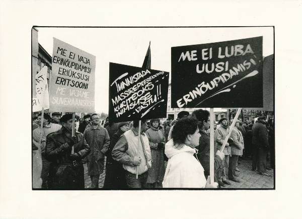 Miiting miitingute kaitseks Tartus Raekoja platsil 1988a.