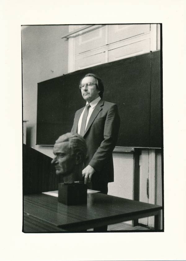 Karl Ristikivi päev 1988a. Esineb prof Karl Muru.