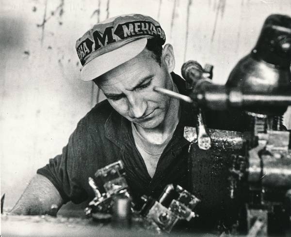Tartu Aparaaditehas. Automaattreipingi treial Pavel Gorjunov. 1981