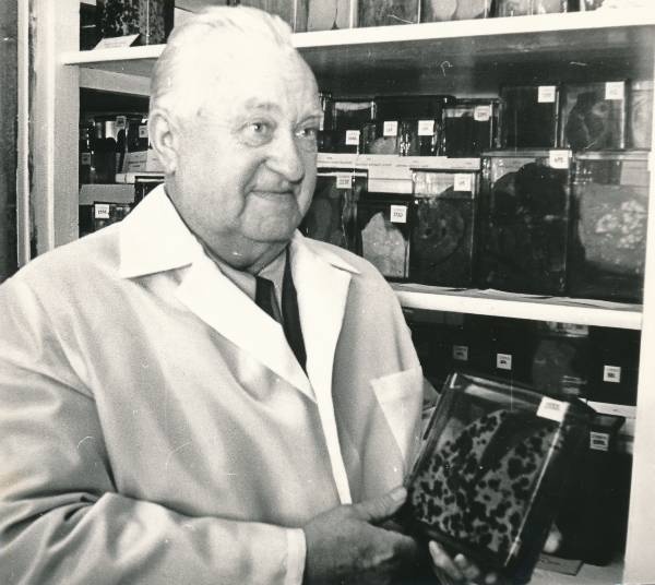 Vassil Ridala (Grünthal) - EPA patoloogilise anatoomia, parasitoloogia ja loomatervishoiu kateedri juhataja, professor. Tartu, 1979.
