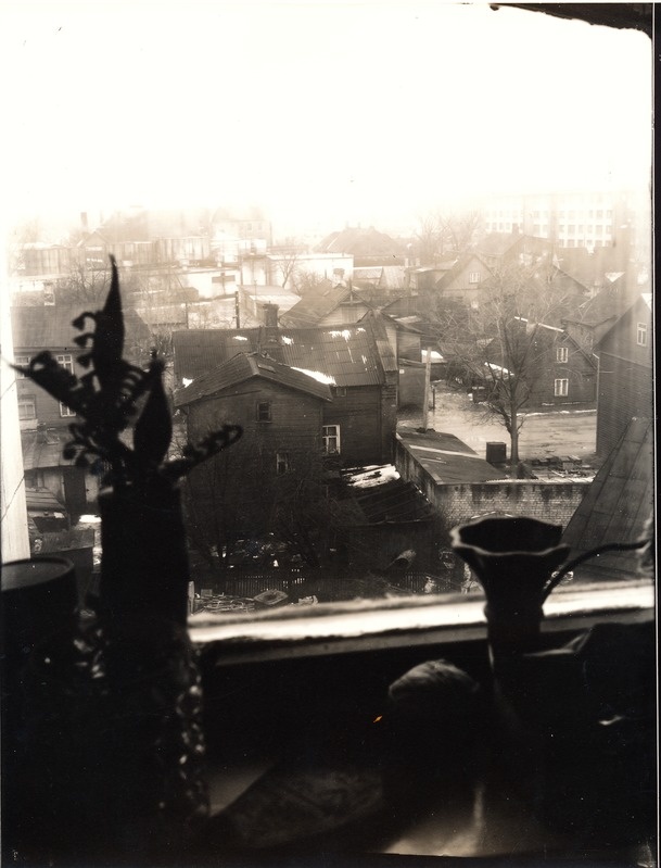 Kunstfoto. Vaade toast linnale, pildistatud Tartus Pärna 21a.