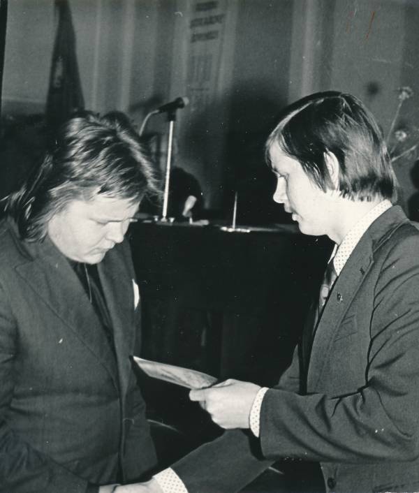 ELKNÜ EPA organisatsioon, 23. konverents. Olev Ulp (vasakul) ja ELKNÜ Tartu linnakomitee I sekretär Arvi Karotam. Tartu, 1979. Foto M. Tafenau.