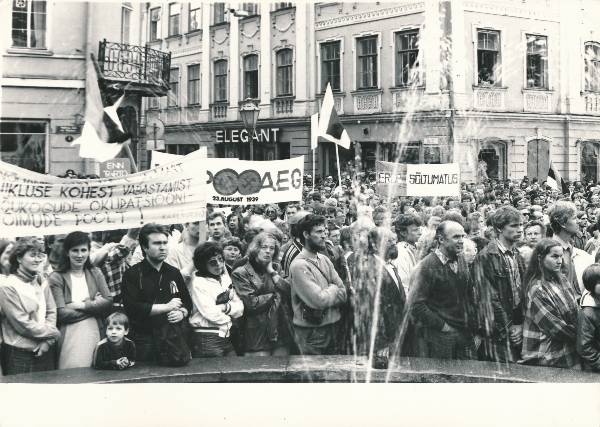 MiitingTartu Raekoja platsil 1988a.