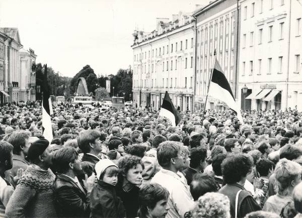 MiitingTartu Raekoja platsil 1988a.