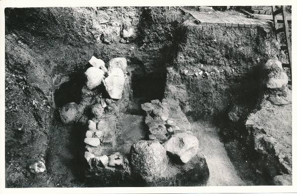 Arheoloogialeid. Kaevamised Tartus Lossi (A.Lätte) tn. 1986.a.