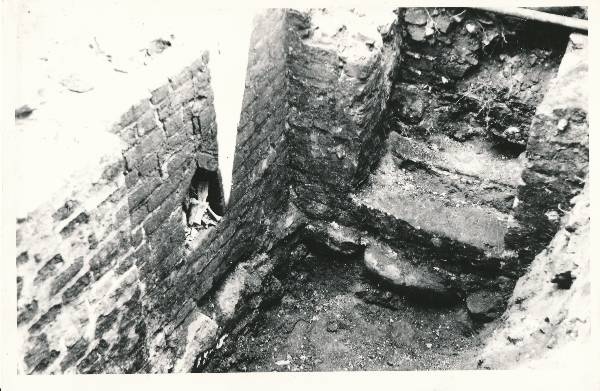 Arheoloogialeid. Kaevamised Tartus Lossi (A.Lätte) tn. 1986.a.