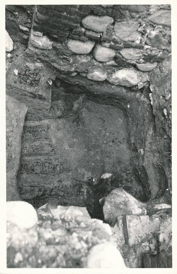 Arheoloogialeid. Kaevamised Tartus Lossi (A.Lätte) tn. 1986.a.