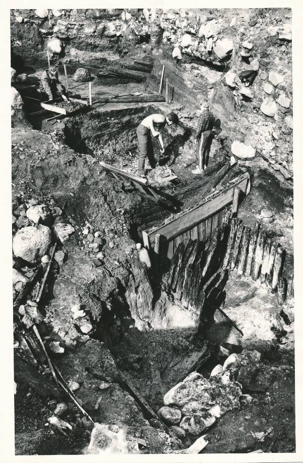 Arheoloogialeid. Kaevamised Tartus Lossi (A.Lätte) tn. 1986.a.