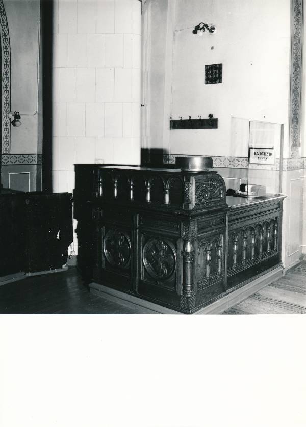 Tartu kirikutes leiduvad kultusesemed. Uspenski õigeusu kiriku sisevaade, Magasini tn 1. 1987.a.