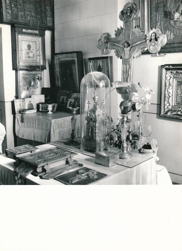 Tartu kirikutes leiduvad kultusesemed. Uspenski õigeusu kiriku sisevaade, Magasini tn 1. 1987.a.